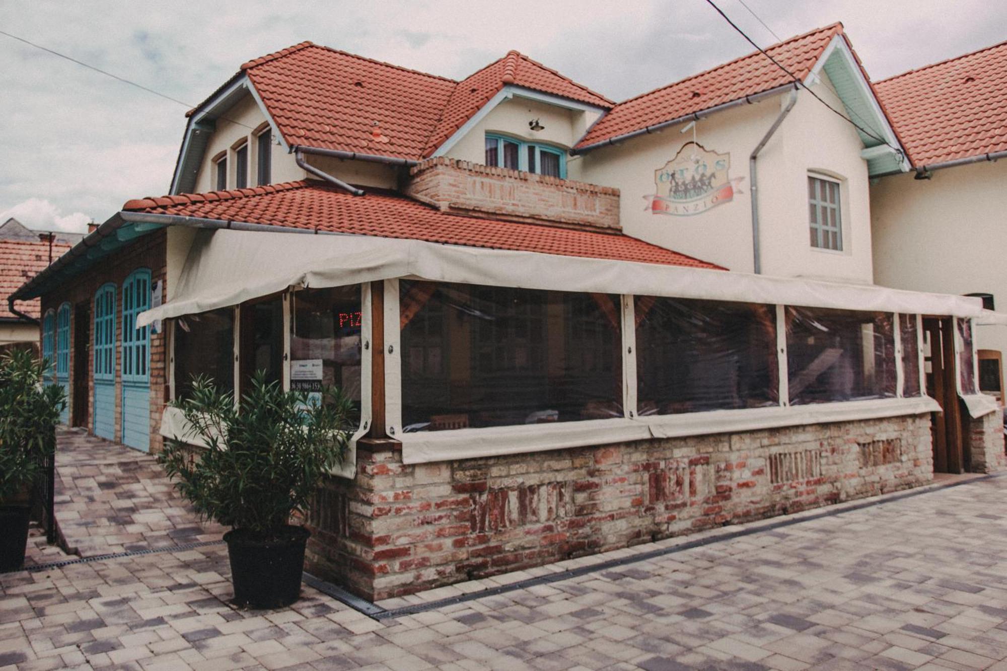 Oetoesfogat Panzio Bed & Breakfast Siofok Exterior photo