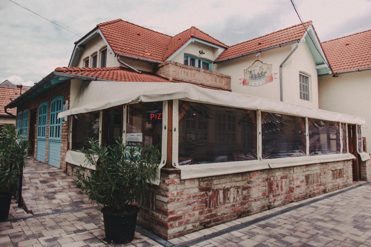 Oetoesfogat Panzio Bed & Breakfast Siofok Exterior photo